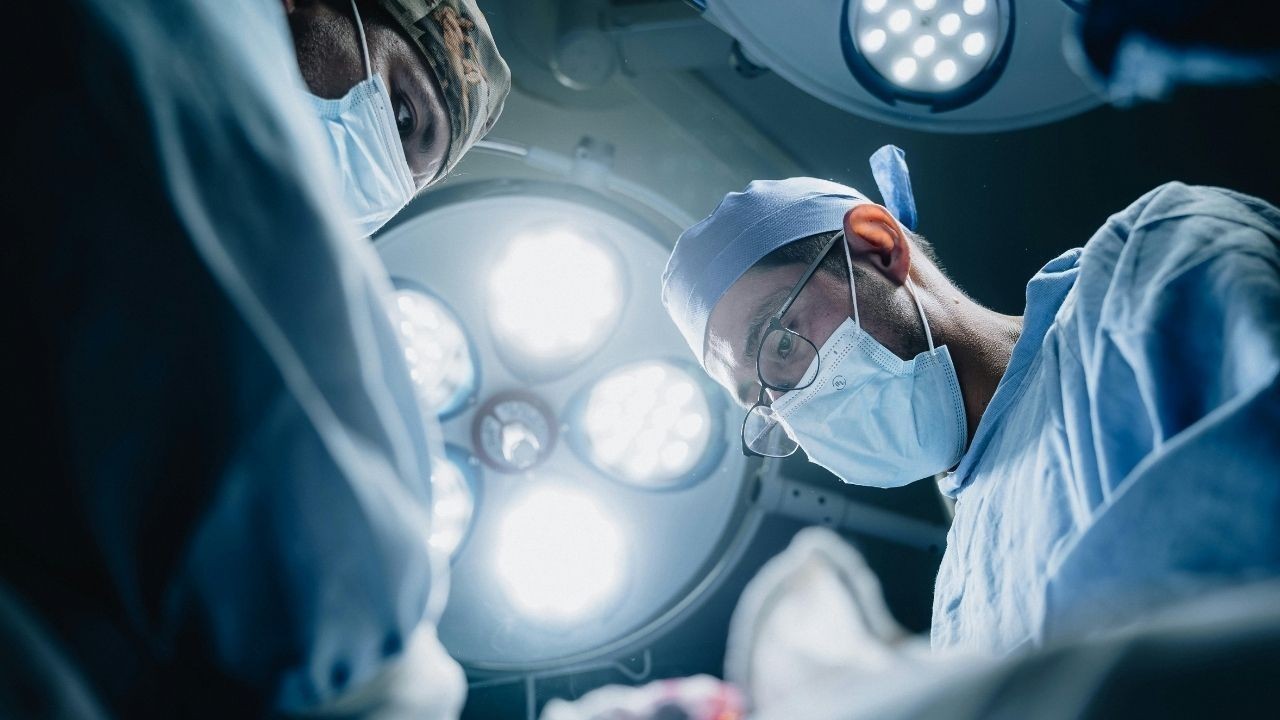 अटल सुपर-स्पेशियलिटी संस्थान में EUS सिस्टोगैस्ट्रोस्टॉमी से पेट के मरीजों का सफल इलाज