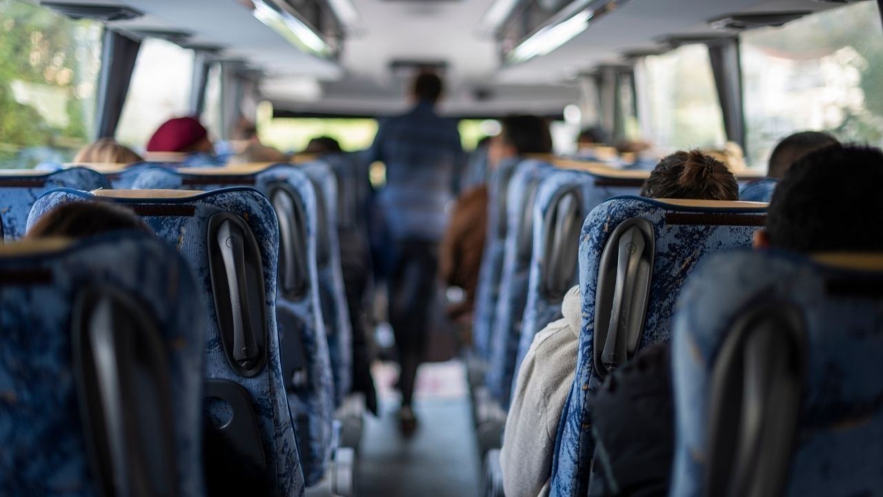 HRTC बस में टिकट मांगने पर युवती ने कंडक्टर को थप्पड़ मारा, निगम प्रशासन ने जांच शुरू की