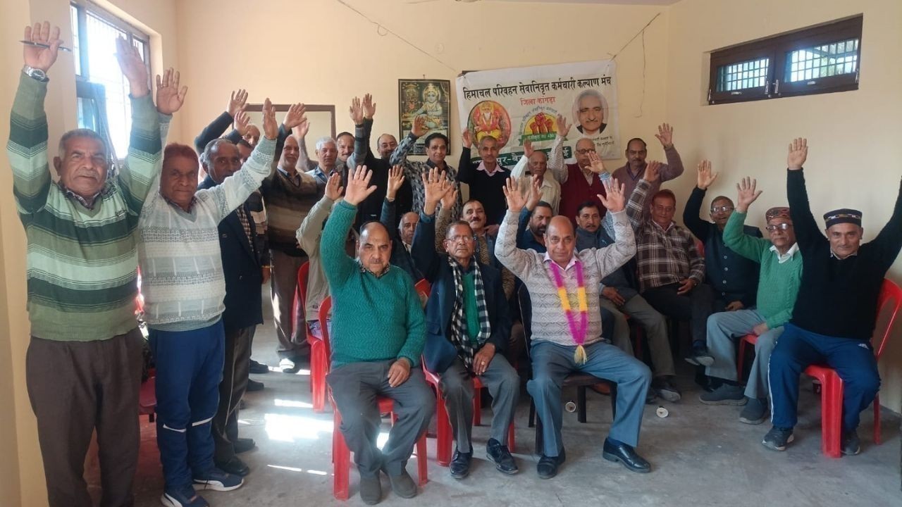 पेंशन न मिलने पर परिवहन के रिटायर कर्मचारियों ने जताई नाराजगी, आंदोलन की चेतावनी