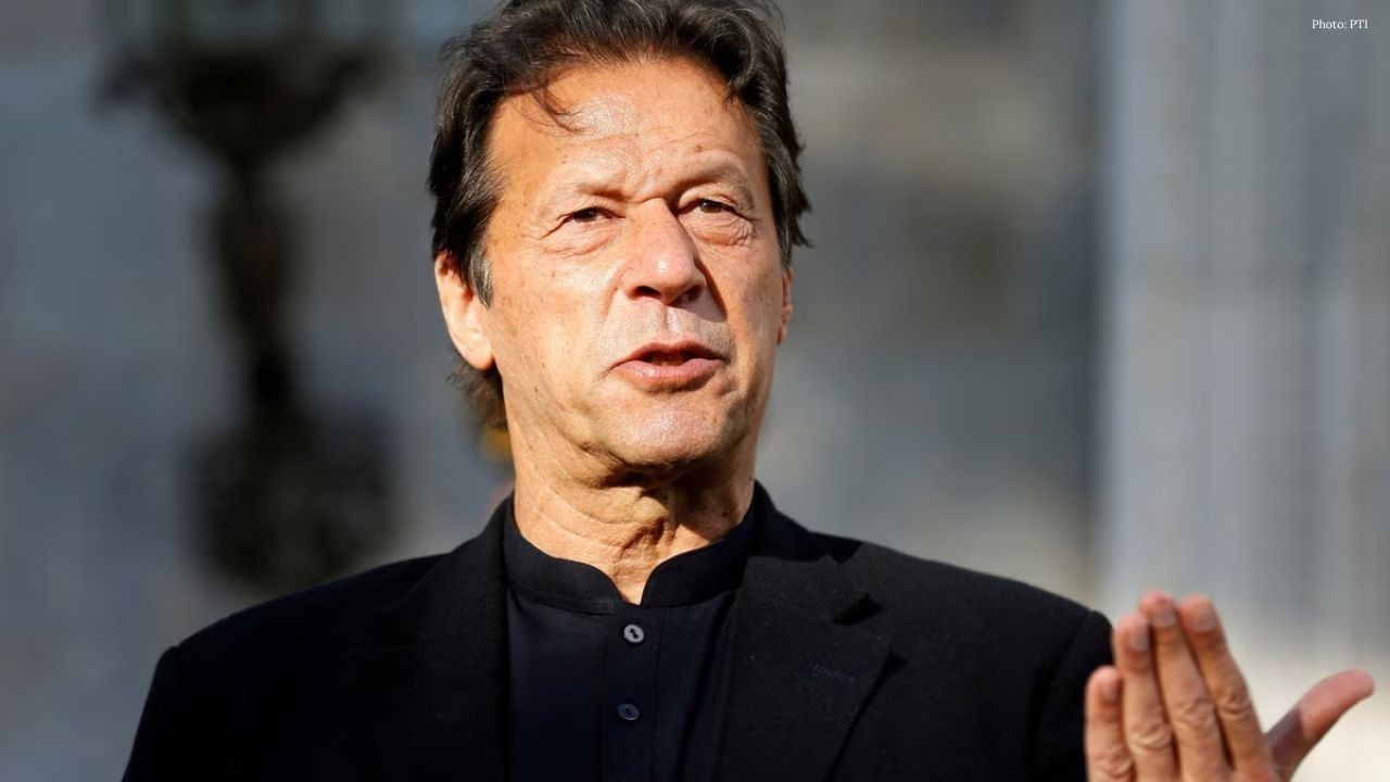 14 क्रिकेट दिग्गजों ने इमरान खान की हेल्थ के लिए पाकिस्तान से अपील की