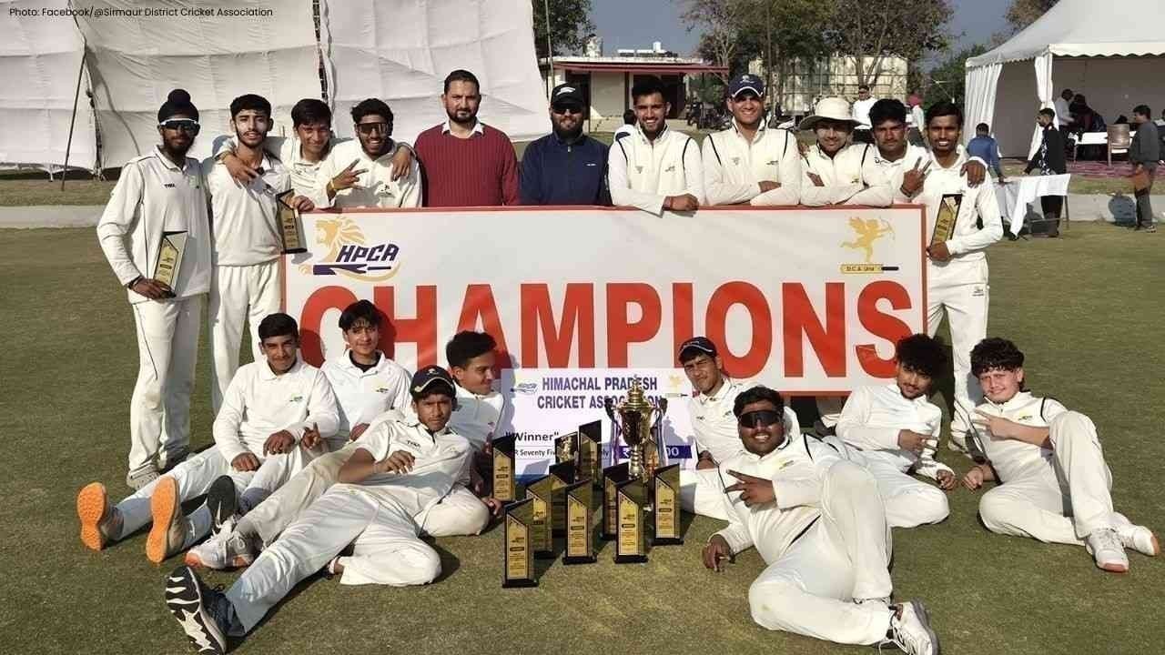 सिरमौर की टीम ने अंडर-19 अंतर जिला क्रिकेट में हमीरपुर को हराकर खिताब अपने नाम किया