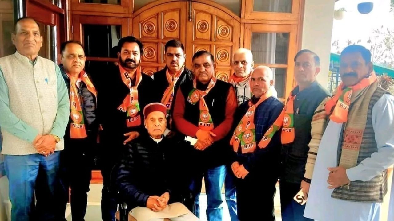 भाजपा पूर्व कर्मचारी प्रकोष्ठ की प्रो. धूमल से मुलाकात, संगठन को मजबूत करने पर चर्चा