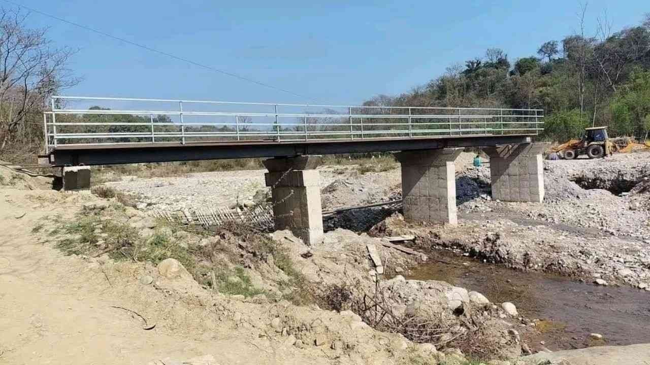 हमीरपुर नाहलवी गांव में पुल निर्माण: विधायक आशीष शर्मा ने चुनावी वादा किया पूरा