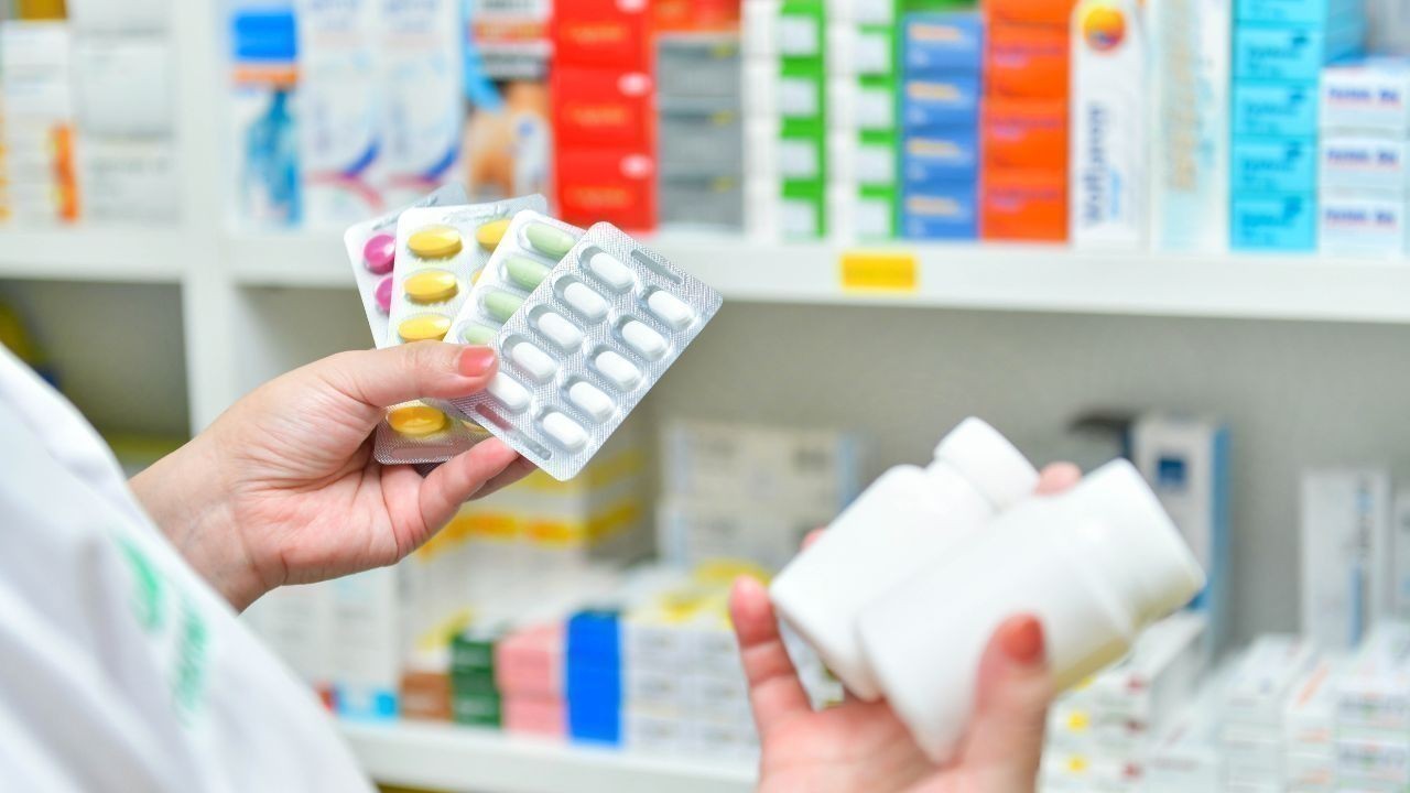 मरीजों की सुविधा प्रभावित बिलासपुर अस्पताल की दवा दुकानें रात को बंद