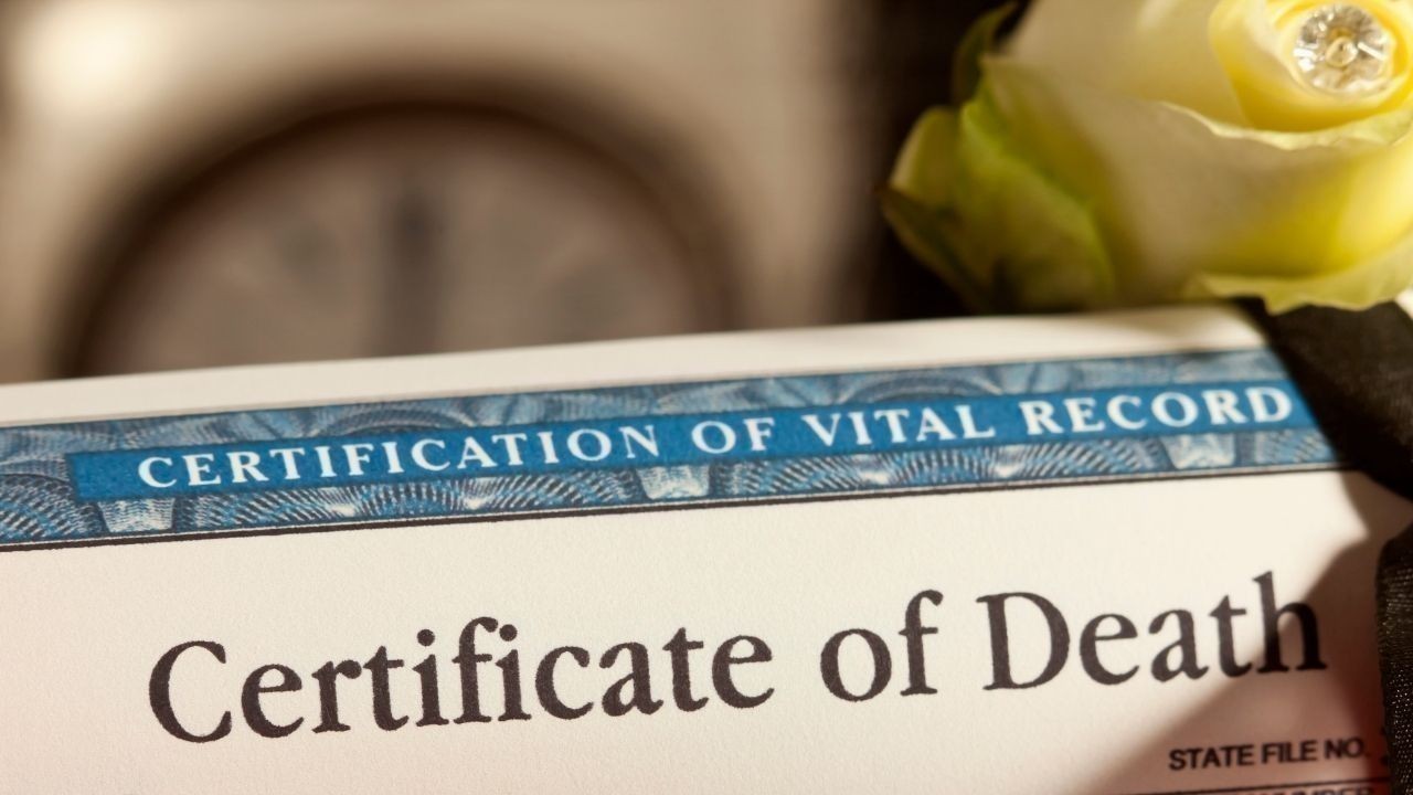 इंग्लैंड से आया दंपति शिमला में दादी का मृत्यु प्रमाण पत्र लेने पहुंचा, रिकॉर्ड में नहीं मिला नाम