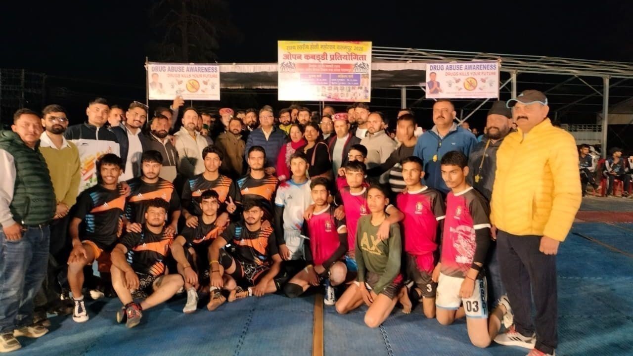 होली महोत्सव में खेलों का आयोजन: युवाओं को स्वस्थ, सक्रिय और सकारात्मक बनाए रखने में मददगार