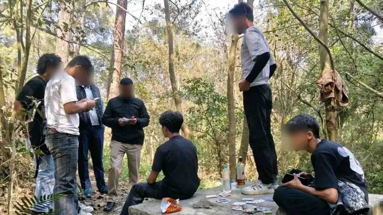 हमीरपुर पुलिस ने पार्कों और सुनसान जगहों में सुरक्षा और अवैध गतिविधियों रोकने के लिए निरीक्षण तेज किया