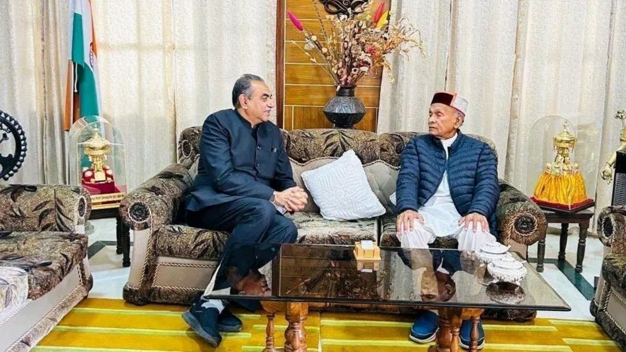 संजय टंडन ने पूर्व मुख्यमंत्री प्रेम कुमार धूमल से की मुलाकात, पर्यटन और विकास पर चर्चा