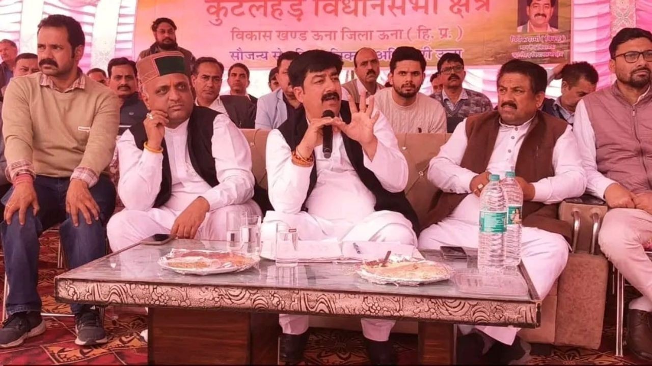 विवेक शर्मा ने ‘सरकार जनता के द्वार’ कार्यक्रम में 50 जनसमस्याओं का समाधान किया