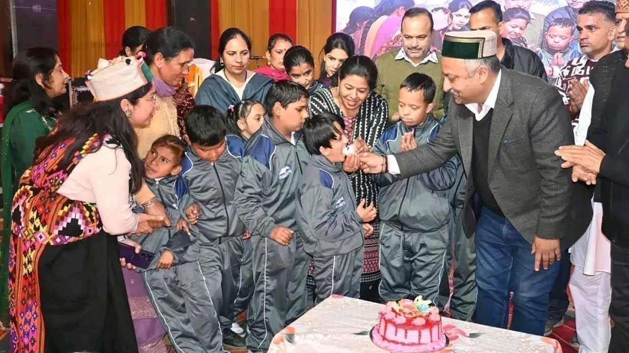 शिक्षा मंत्री रोहित ठाकुर ने रिवालसर में तीन दिवसीय राज्य स्तरीय छेश्चू मेले का किया विधिवत शुभारंभ