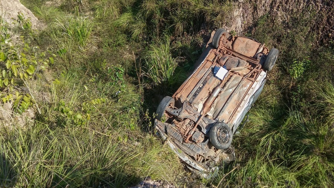 कांगड़ा नीलगायों से बचाने के दौरान टैक्सी दुर्घटनाग्रस्त बड़ा हादसा टला