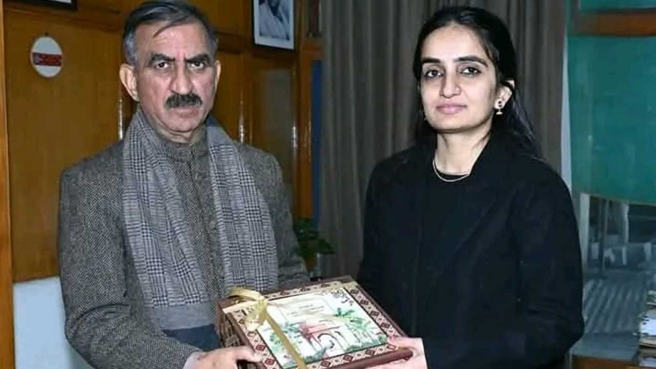 गंधर्वा राठौर ने राष्ट्रीय होली उत्सव का शिमला में मुख्यमंत्री को दिया निमंत्रण