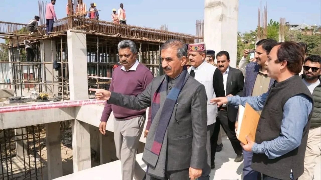 मुख्यमंत्री ने किया हमीरपुर के जसकोट हेलीपोर्ट और बस अड्डा का निरीक्षण, निर्माण कार्य को मई तक पूरा करने के दिए निर्देश