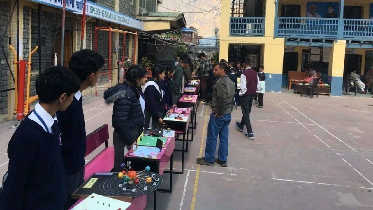 विज्ञान दिवस पर बच्चों ने रोचक मॉडल और प्रतियोगिताओं में हिस्सा लिया