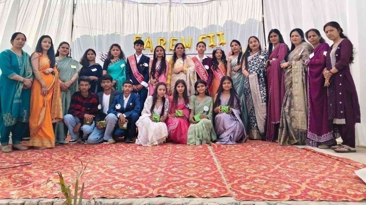 आरआर मेमोरियल पब्लिक स्कूल में कक्षा दसवीं के विद्यार्थियों के लिए भव्य विदाई समारोह