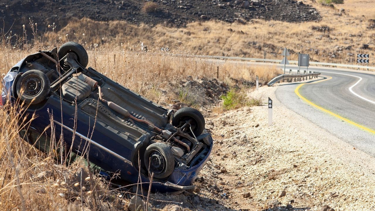 कुल्लू जाणा बोलेरो हादसे में दो युवकों की मौत तीन घायल