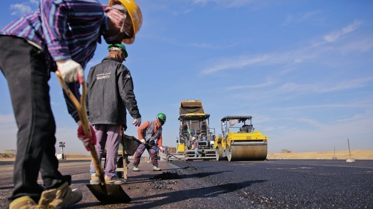 टांडा-बाईपास सड़क पर टारिंग शुरू वाहन चालकों को मिली राहत