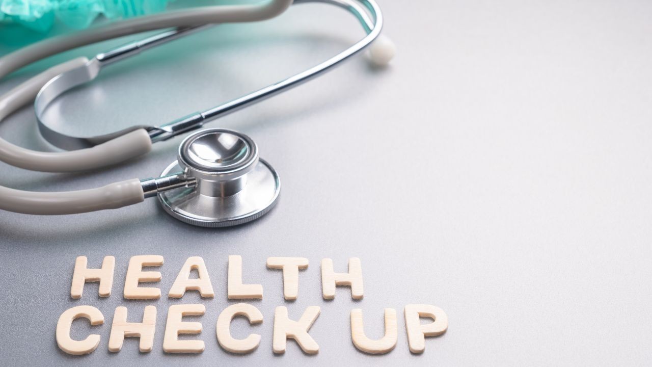 हरिपुर कॉलेज छात्राओं का स्वास्थ्य शिविर में स्वास्थ्य परीक्षण