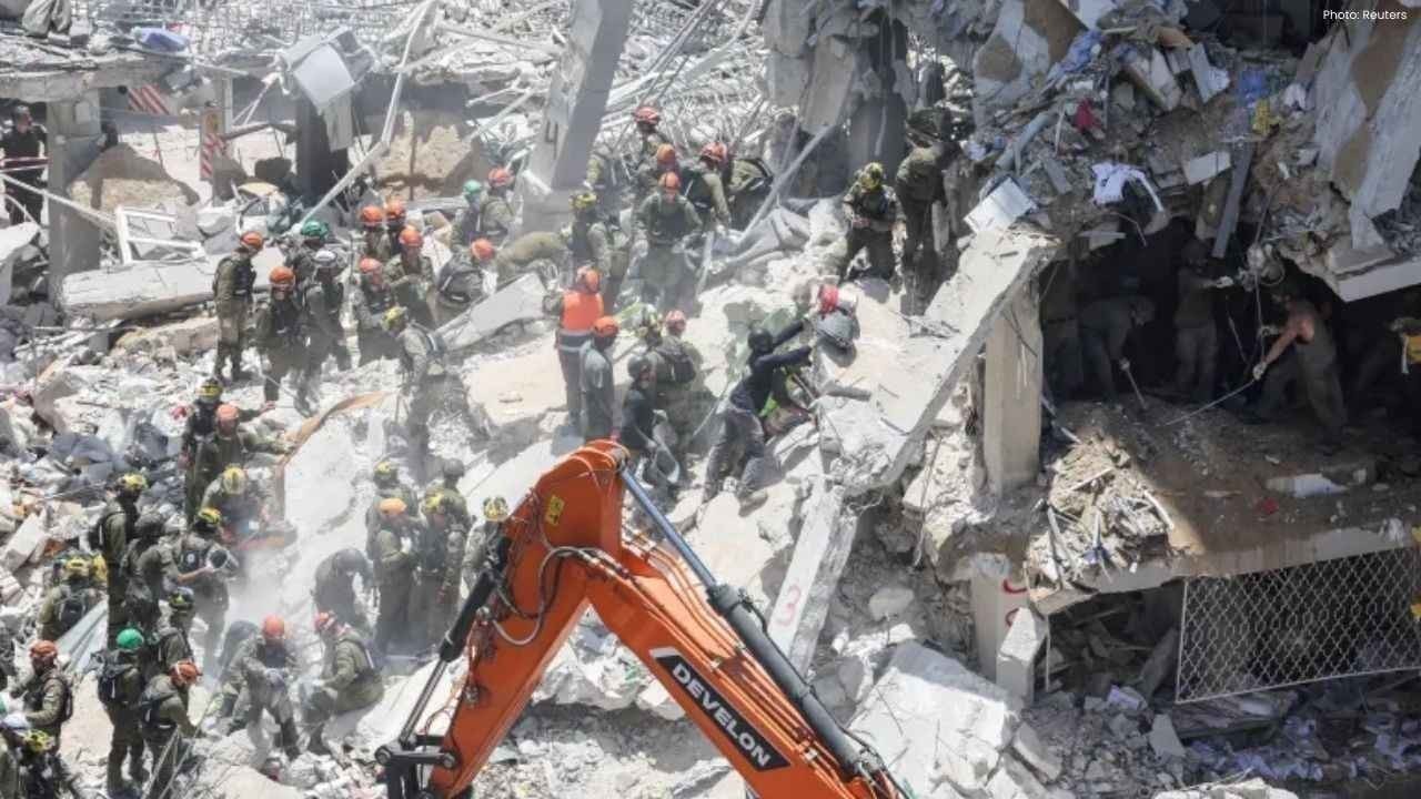 अमेरिका-इजरायल के हमलों में ईरान में बढ़ी तबाही, 555 से अधिक मौतें और IRGC मुख्यालय ध्वस्त