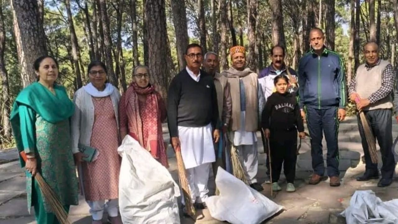 हीरानगर चिल्ड्रन पार्क में शुभ प्रभात हेल्थ क्लब का स्वच्छता अभियान