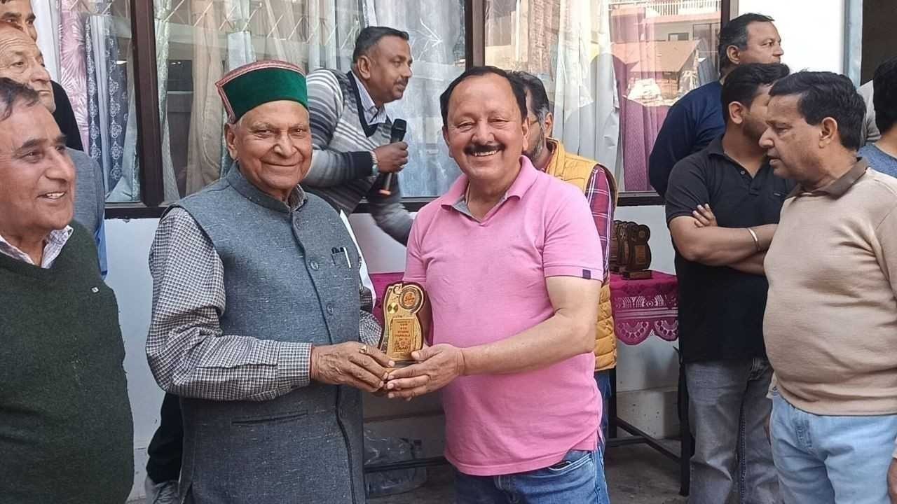 MLA किशोरी लाल के साथ पपरोला मार्किट में सीनियर सिटीजन के लिए भव्य कार्यक्रम