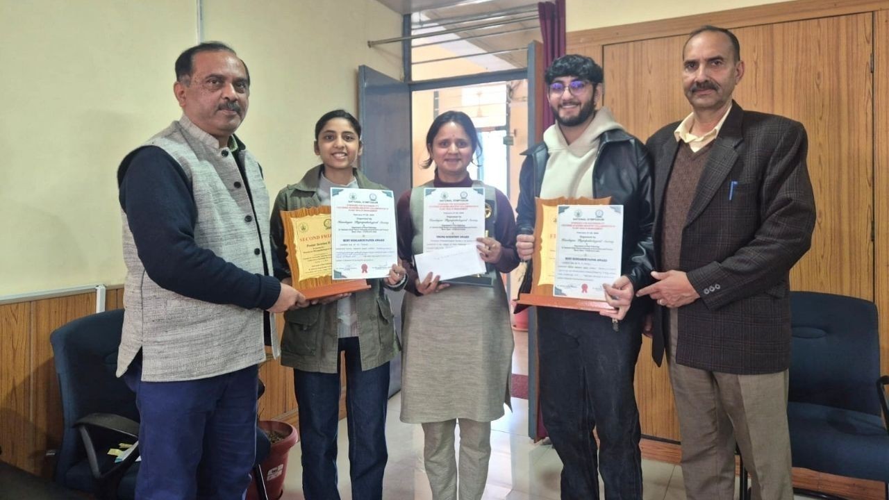 नौणी की राष्ट्रीय संगोष्ठी में पालमपुर कृषि विश्वविद्यालय ने शोध और प्रतिभा से जीता सम्मान