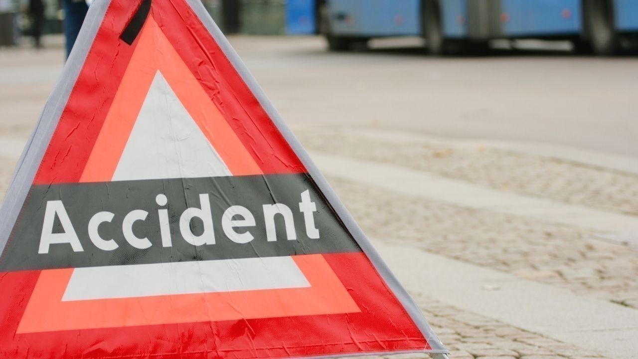 हिमाचल में सड़क हादसा: बुजुर्ग की जान गई, बस चालक पर कानूनी कार्रवाई