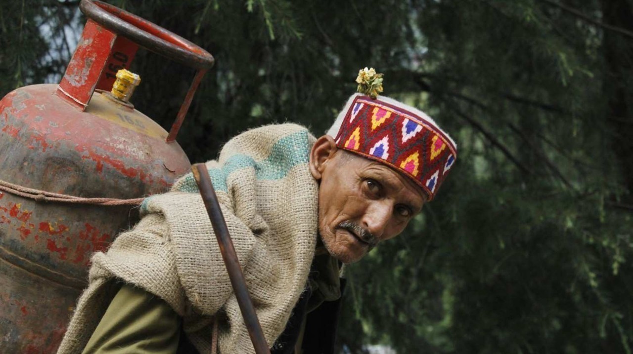 अमेरिका–ईरान युद्ध का असर भारत पर, गैस वितरण पर नियंत्रण और बुकिंग नियम बदले