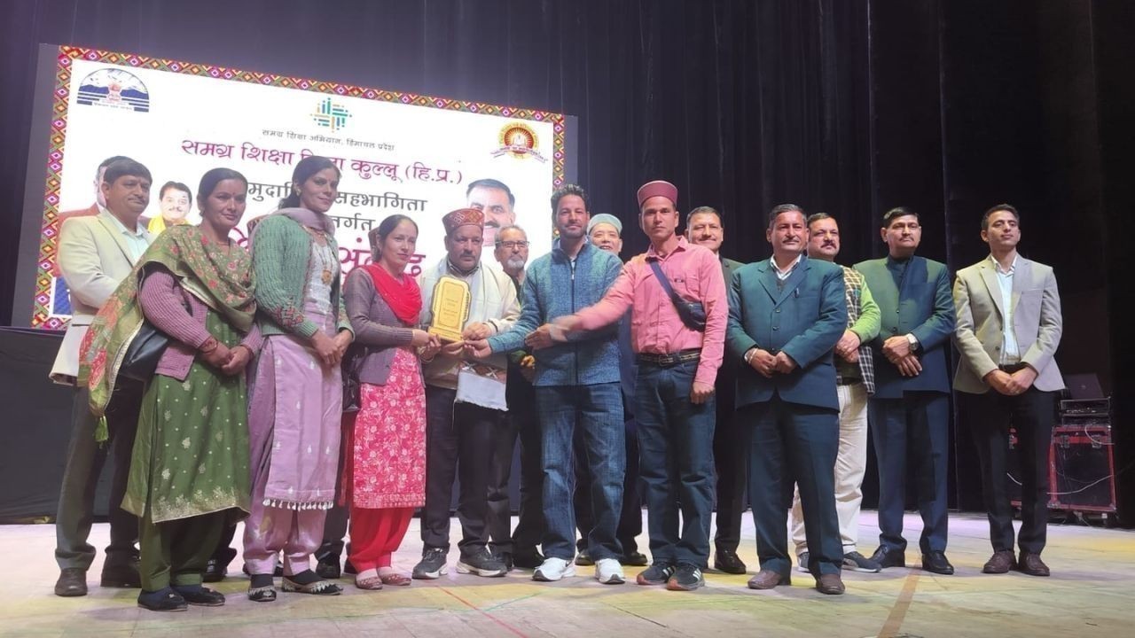 शिक्षा संवाद कार्यक्रम में दियोहरी स्कूल एसएमसी ने बेहतर प्रदर्शन किया और सम्मान पाया