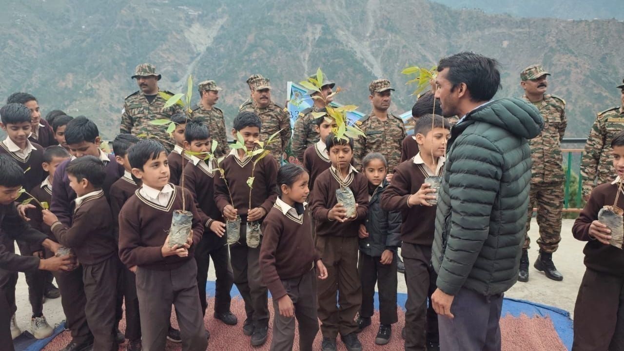 अंतराष्ट्रीय फॉरेस्ट दिवस पर मंडी में पौधारोपण, जंगल बचाने का संदेश