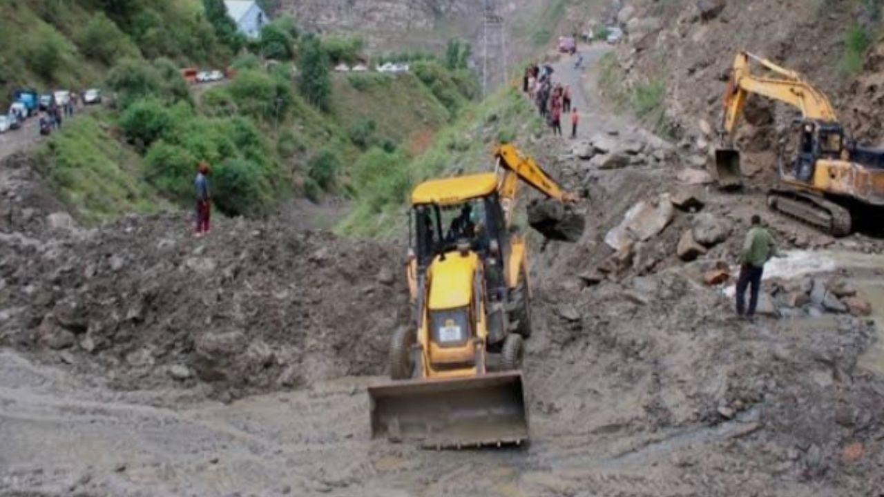 हिमाचल में खराब सड़कों की मरम्मत के लिए सरकार ने PWD को सख्त आदेश दिए