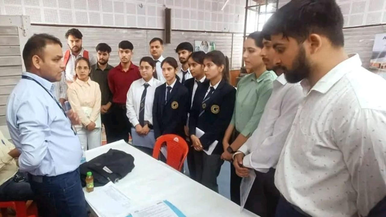 हमीरपुर रोजगार मेला: गौतम कॉलेज ऑफ फार्मेसी के छात्रों ने किया शानदार प्रदर्शन