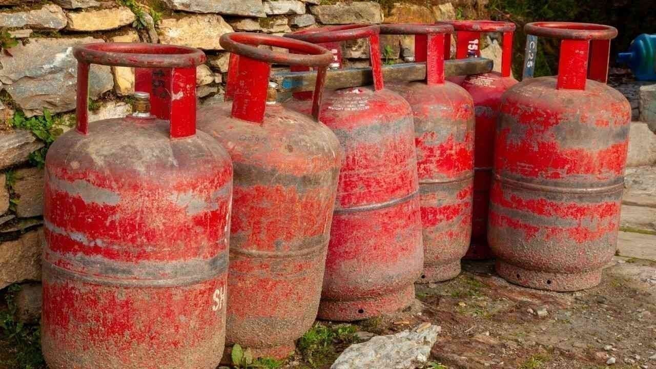 सुंदरनगर में एलपीजी गैस संकट गहराया, लोग घंटों लाइन में लगकर लौट रहे खाली हाथ