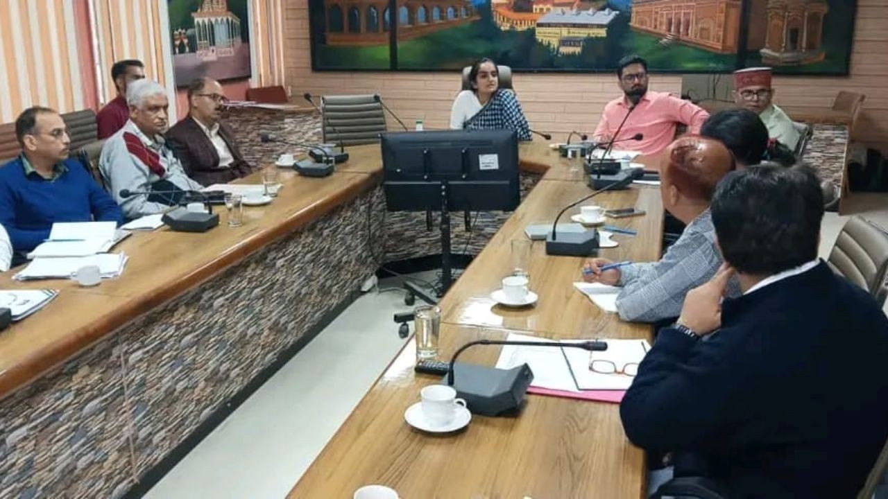 हमीरपुर में खाली सरकारी भवनों का पूरा रिकॉर्ड तुरंत भेजने के DC ने दिए आदेश