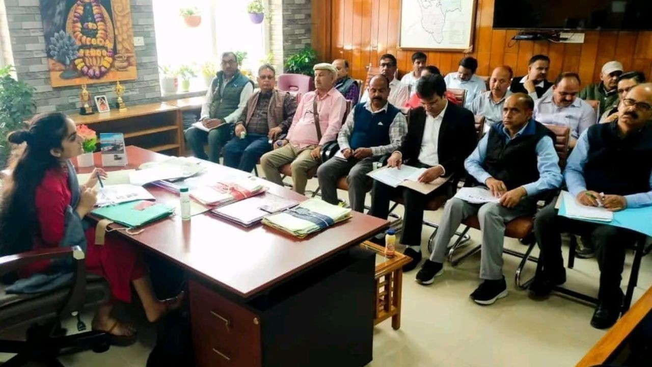 डीसी ने कल्याण योजनाओं और समितियों की बैठक में कई अहम निर्देश दिए