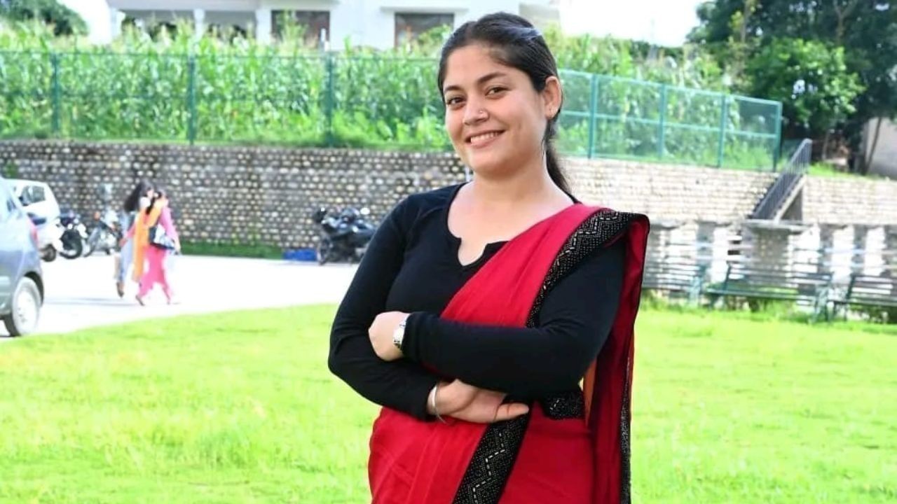 शालिनी ने अपनी मेहनत और आत्मविश्वास से शिक्षा क्षेत्र में बनाई नई मिसाल