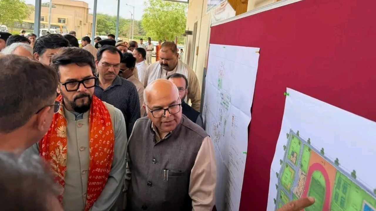 अनुराग सिंह ठाकुर ने हरियाणा CUH में 10.5 करोड़ के नए एथलेटिक ट्रैक का उद्घाटन किया