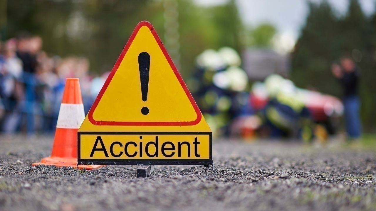 भरमौर में सड़क धंसने से पिकअप गाड़ी खाई में गिरी, एक युवक की मौत और दूसरा घायल