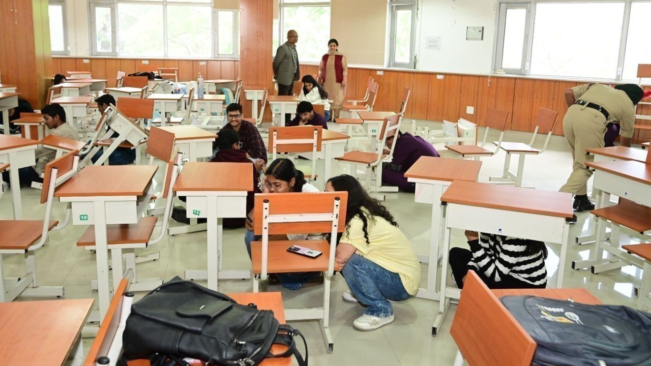 पालमपुर कृषि विश्वविद्यालय में छात्रों और कर्मचारियों के लिए भूकंप तैयारी का मॉक ड्रिल कार्यक्रम