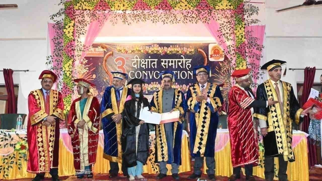 श्री साई विश्वविद्यालय के दीक्षांत समारोह में छात्रों को भविष्य के लिए मार्गदर्शन दिया गया