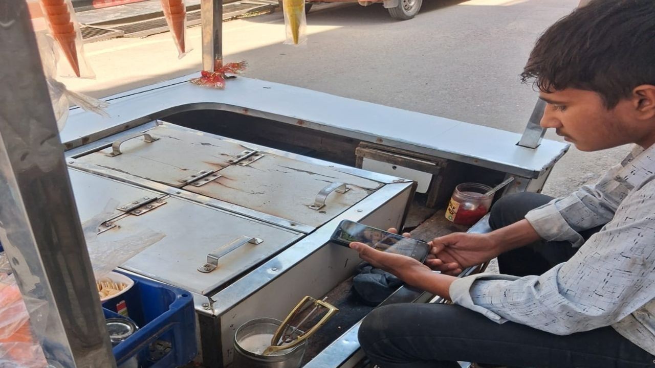 नाबालिगों से काम कराने और लाइसेंस बिना आइसक्रीम बेचने पर उठे सवाल