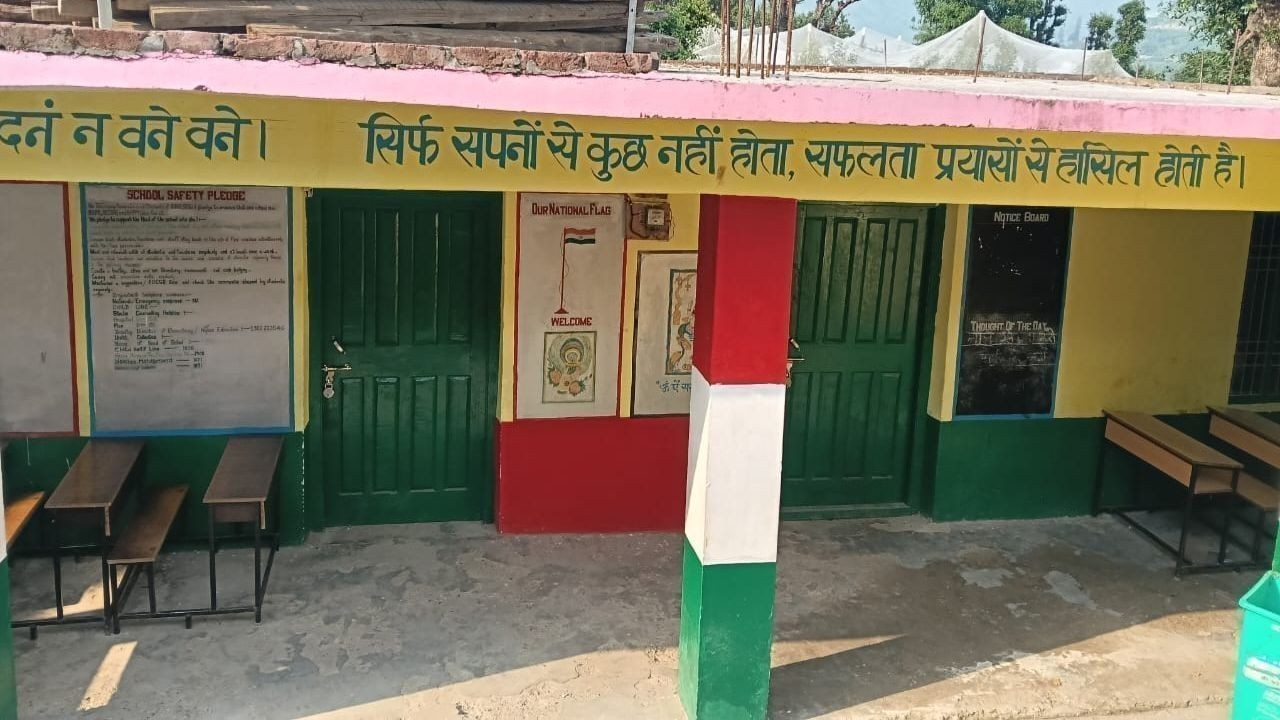 बंजार के शिल्ली हाई स्कूल में लंबे समय से शिक्षकों की कमी, बच्चों की पढ़ाई प्रभावित