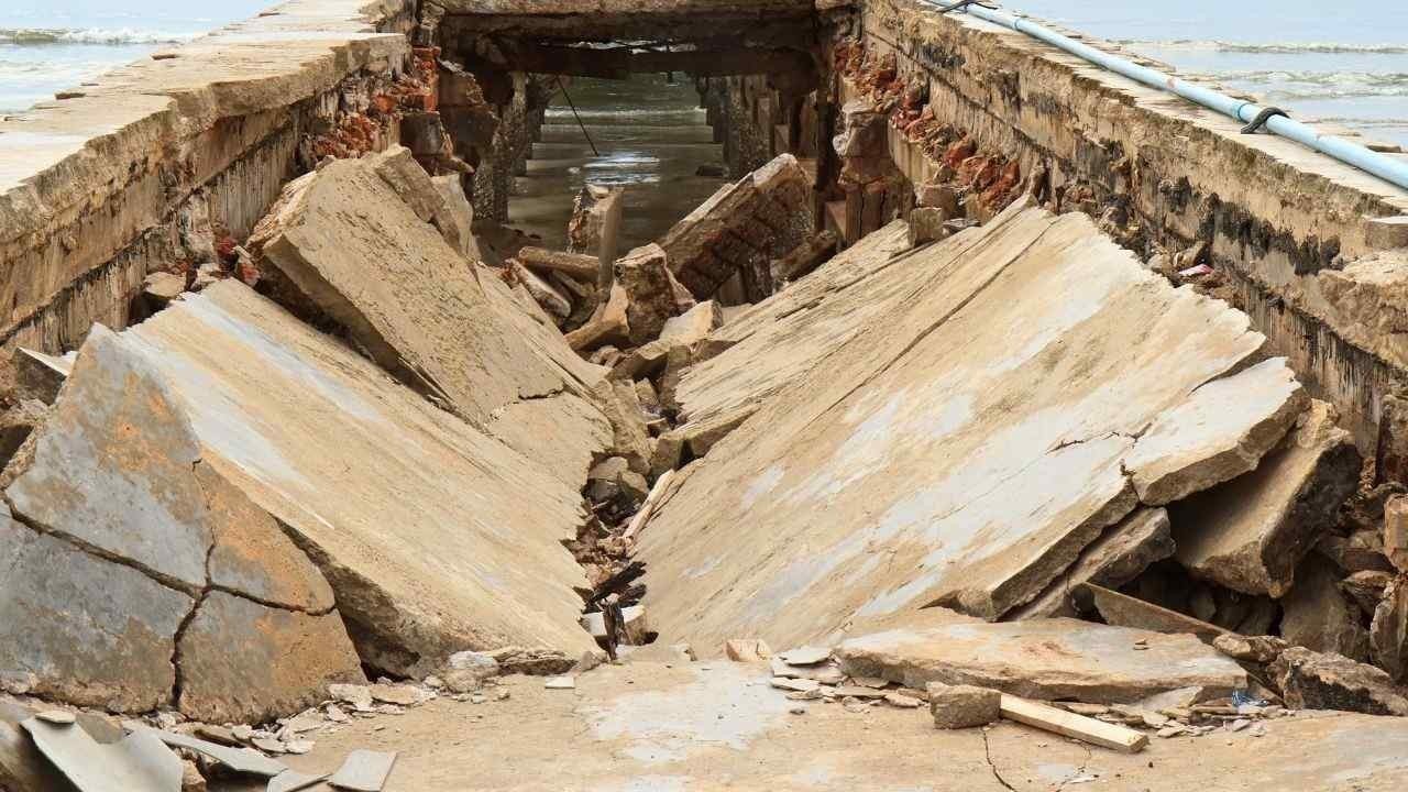 भरमौर-होली में निर्माणाधीन सिंयूर पुल भूस्खलन से गिरा, ग्रामीणों में चिंता