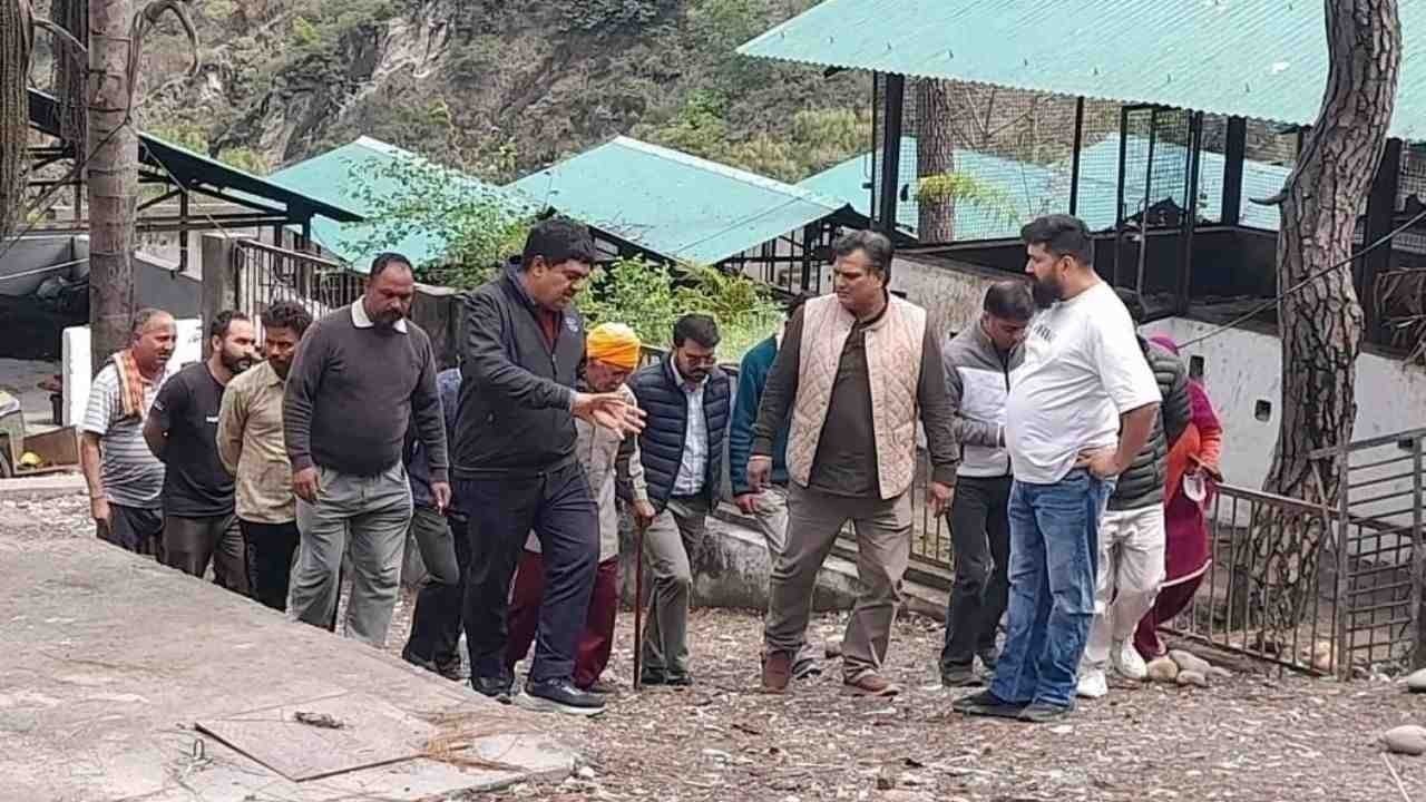 हमीरपुर में कचरा नियंत्रण सुधार: नए नियम और ग्रामीणों की भागीदारी बढ़ाई जाएगी