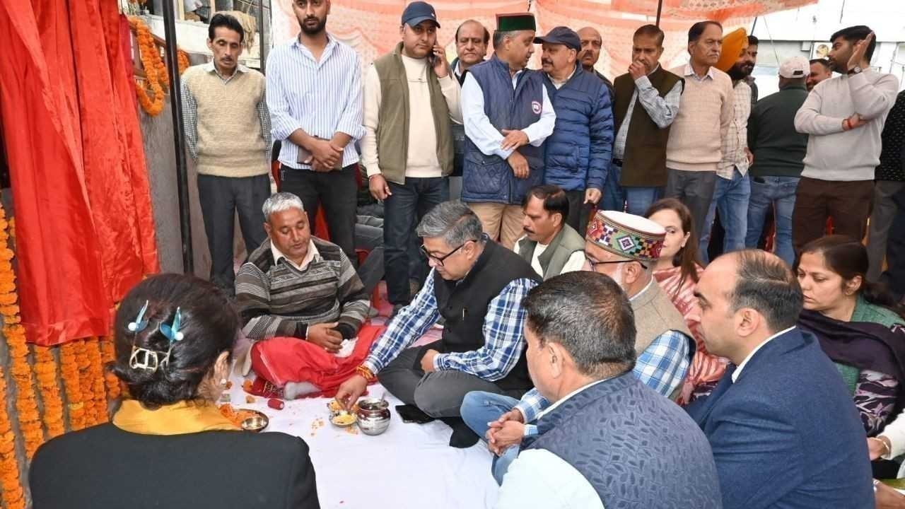 पालमपुर का विकास प्राथमिकता: विधायक आशीष बुटेल ने नई पार्किंग का लोकार्पण किया