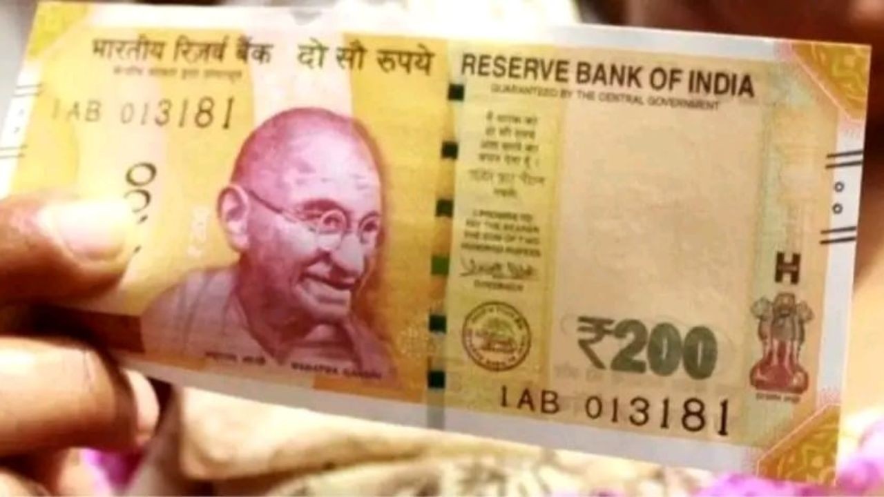 हमीरपुर में दिनदहाड़े ठगी, बुजुर्ग दुकानदार को नकली नोट देकर ठग फरार