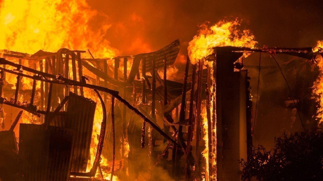 कसौली हेरिटेज मार्केट फायर हादसा: 8 दुकानों में लगी आग, करोड़ों का नुकसान