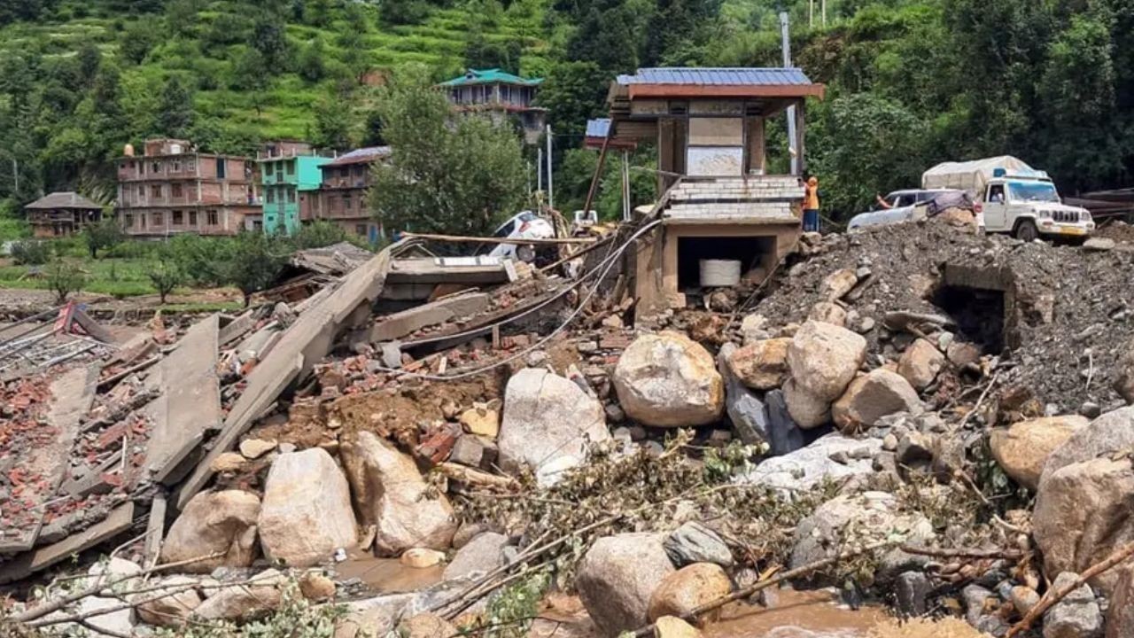 शिमला के स्कूलों में बदलते मौसम और आपदाओं को लेकर जागरूकता कार्यक्रम आयोजित