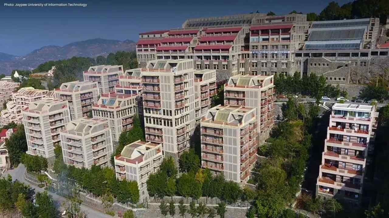 सोलन की यूनिवर्सिटी में छात्र हादसे का शिकार, बालकनी से गिरने से हालत नाजुक