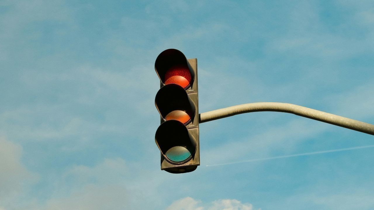 बैजनाथ बाजार में ट्रैफिक जाम पर सख्ती, अब दोपहिया भी रेड लाइट पर रुकेंगे